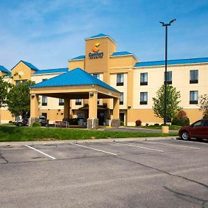 Comfort Inn & Suites Hutchinson Exterior photo