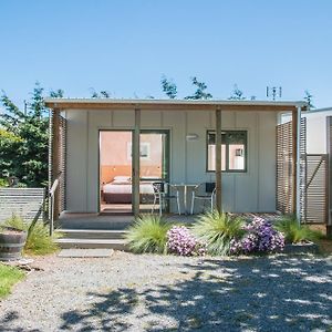 Martinborough Top 10 Holiday Park Hotel Exterior photo