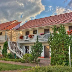 Pension Geranienhof Hotel Stahnsdorf Exterior photo