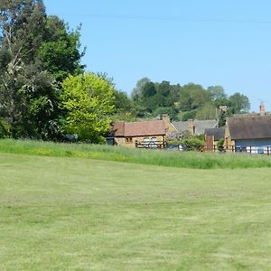 Hillside Holiday Cottages Banbury Exterior photo