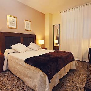 Apartamentos Turísticos Ceres Merida Room photo
