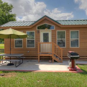 Lake Conroe Two-Bedroom Cabin 13 Willis Exterior photo