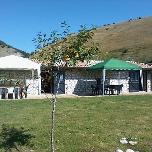 Chalet Vista Lago Hotel San Gregorio  Exterior photo