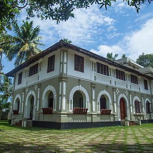 Lake County Heritage Home Kochi Exterior photo