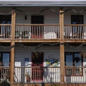 Gite Au Vieux Pommier Bed & Breakfast Tadoussac Exterior photo