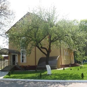 Premier Club Hotel Cernăuți Exterior photo