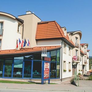 Penzion Fontana Hotel Bešeňová Exterior photo