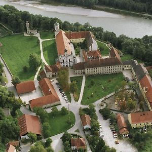 Klostergasthof Raitenhaslach Hotel Burghausen Exterior photo