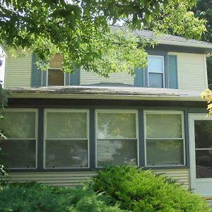 Aunt Jane'S Yellow House Put-in-Bay Exterior photo