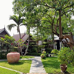 Niwas Ayutthaya Hotel Exterior photo