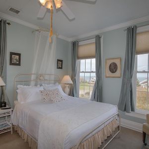 Shorecrest Bed And Breakfast Southold Exterior photo