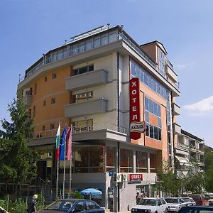 Hotel Akvaya Veliko Tărnovo Exterior photo