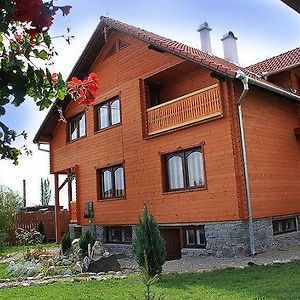 Zarug Vendeghaz Hotel Lăzarea Exterior photo