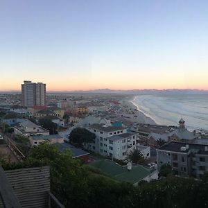 Seaview Apartment In Muizenberg Exterior photo