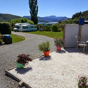 Picton'S Waikawa Bay Holiday Park Hotel Exterior photo