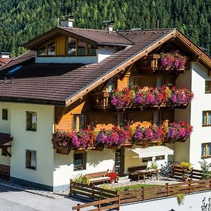 Pension Bergwelt Hotel Neustift im Stubaital Exterior photo