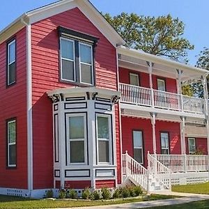 Red Velvet Inn Navasota Exterior photo