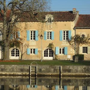 L'Etoile Du Port Bed & Breakfast Saint-Jean-dʼAngély Exterior photo