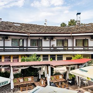 Hotel Varosha Loveci Exterior photo