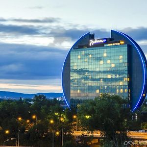 Radisson Blu Hotel Frankfurt Frankfurt pe Main Exterior photo