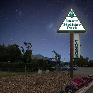 Pineacres Motel&Park Kaiapoi Exterior photo