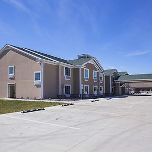 Cobblestone Inn & Suites - Altamont Exterior photo