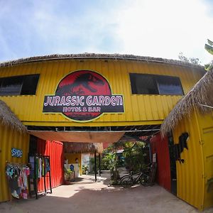 Jurassic Garden Hotel Sihanoukville Exterior photo