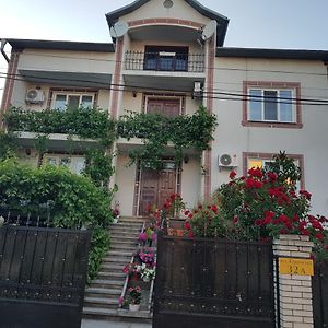 Navigator Bed & Breakfast Cernăuți Exterior photo