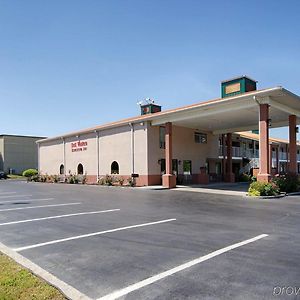 Red Roof Inn & Suites Roma Exterior photo