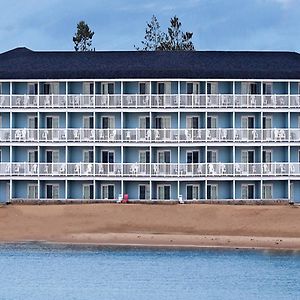 Fairview Beachfront Inn Mackinaw City Exterior photo