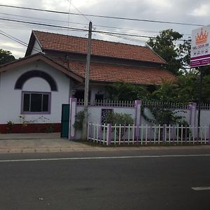 Yarl Crown Inn Jaffna Exterior photo