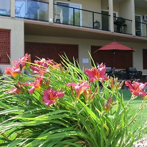 Desert Surfside Waterfront Accommodations Osoyoos Exterior photo