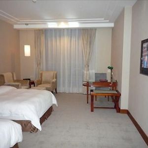 Palm Tress Business Hotel Jiangmen Room photo