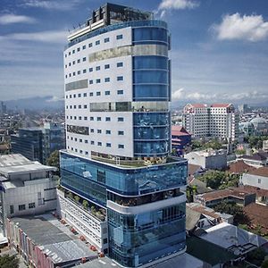 Melia Makassar Hotel Exterior photo