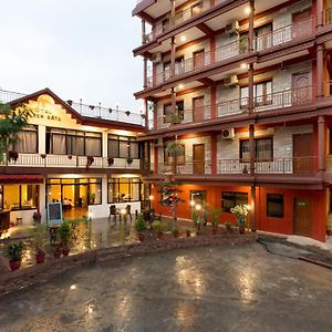 Golden Gate Hotel Pokhara Exterior photo