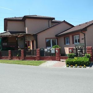 Penzion U Tulaka Hotel Dobřichovice Exterior photo