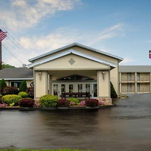 Red Roof Inn And Suites Herkimer Exterior photo