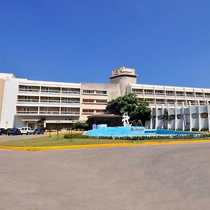 Hotel Cubanacan Comodoro Havana Exterior photo