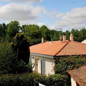 Maison D'Hotes Le Lavoir Hotel Fontaines  Exterior photo