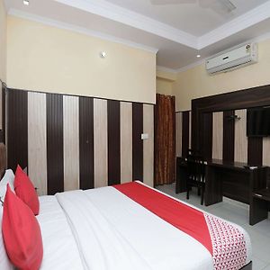 Oyo 14017 Abhinandan Residency Hotel Dehradun Exterior photo