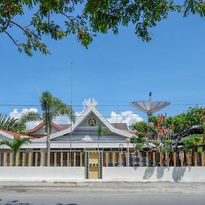 Reddoorz Plus Syariah At Alam Raya Hotel Palu Exterior photo