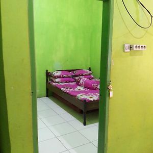 Tr Homestay Makassar Exterior photo