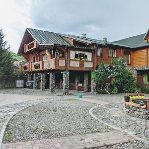 У Ірини Hotel Frasin Exterior photo